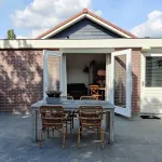 Beautiful detached house in an oasis of calm, close to beach and sea.