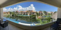 3bdr, 3 bath Beautiful condo at the Lagoon, stunning views Hotels in Puerto Aventuras