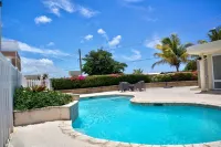 Casa Diez · Beachsteps Townhouse w/Pool- Seven Seas - Beach