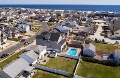 Point Pleasant Beach House, Includes in ground pool steps from the beach! Hotels near Gold Fever