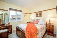 Family Home w/ Swim Spa and Lake Views in High River Hotels in High River