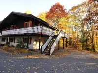 Townhouse in the mountains, close to Storyland and more! Hotels in Glen