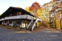 Townhouse in the mountains, close to Storyland and more!