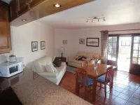 House with sea view, garden and barbecue, near Guincho beach and Cascais Hotels in Alcabideche