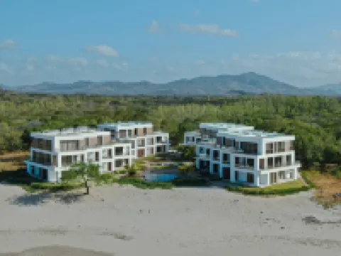 VILLA CORONADO: Brand new, exquisitely decorated two story beach front condo. のホテル