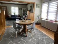 8Beds, 2Queen, 3Twin, 2Sofa sleepers. Min. to O’hare & Allstate. Free parking