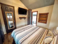 Cozy Riverfront Cottage-Casa Avecita @ SparrowBend