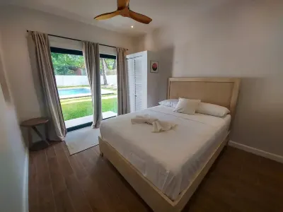 Modern Family Home, Private Pool, Walk to Beach!