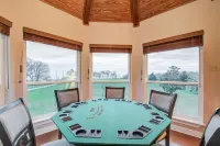 Chick & Modern Getaway Ranch - Lake Livingston View!