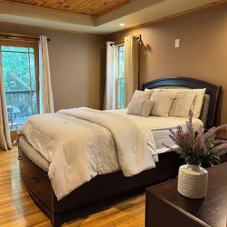 Charming 3-Bedroom Lower Unit Home in Buffalo