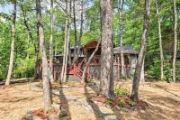 Lake Toxaway Cabin w/ Fire Pit - 1 Mi to Marina - Homestays