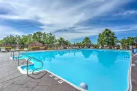 Modern Resort Condo ~ 3 Mi to Branson Landing - Wifi