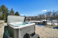 Pool & Furnished Patio: Group Getaway in Hershey - Barer