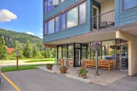 Comfortable Cozy Condo - Short Walk to American Eagle Lift - SH402 by RedAwning