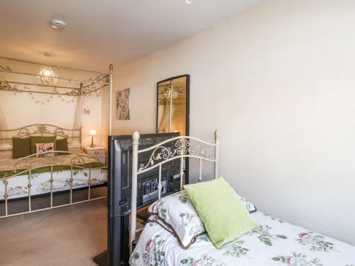 Twitchers' Den Hotels in Rudston