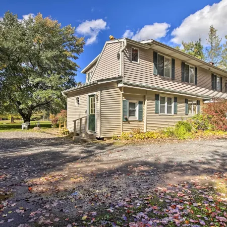 Spacious Apt w/ Yard: 3 Mi to Windham Mountain