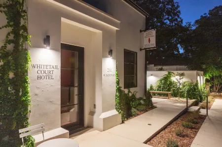 Whitetail Court Hotel