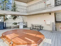 Ski-in Ski-Out 2 Br Condo- Sleeps 6 People マウント・クレスティド・ビュートのホテル