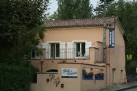 Hôtel Restaurant Logis le Relais du Vivarais Hotel a Chateauneuf-du-Rhone