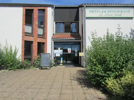 Hôtel - Restaurant le Saint Joseph Отели в г. Над