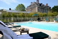 Logis Domaine de Valaudran - piscina
