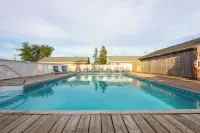 Avonlea Cottages - piscine