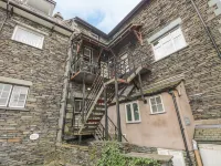 Kelsick Heights Hotels near Cathedral Cave