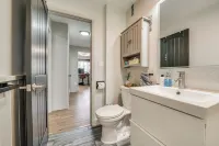 2 Blocks to Beach Park: Cozy Seattle Townhome Hotels in Bainbridge