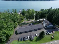 Bayside Inn & Marina - Motels