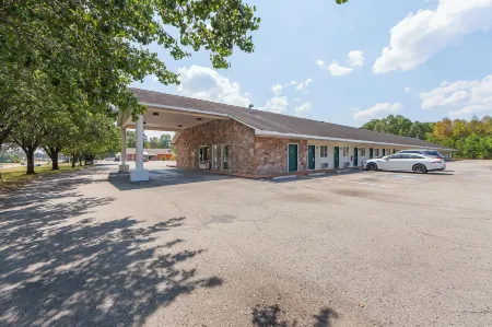 Colonial Inn Отели в г. Камден