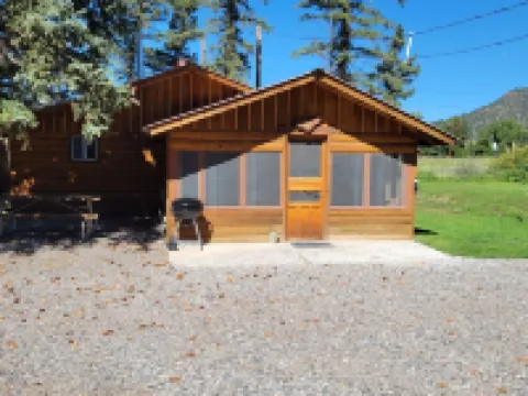 Chinook Cabins & RV Park Hotels in South Fork