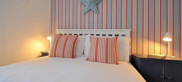 Waterloo Place Hotels in Bridport