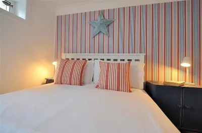 Waterloo Place Hotels in der Nähe von Charmouth Beach going West to Lyme Regis