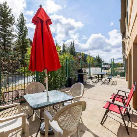 5087 Gateway Home by RedAwning