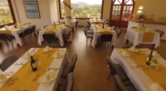 Hotel Puente Piedra - parking