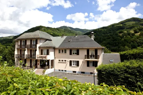 Logis Hôtel le Griou 무라트 호텔