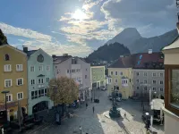 Platzhirsch Kufstein - con vistas a la montaña