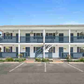 Colonial Inn Hotel Exterior