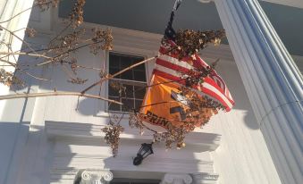 House of 1833 Bed and Breakfast