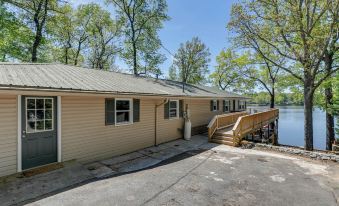 Pet-Friendly Lexington Vacation Rental on Lake!