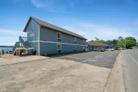 Fife Lake Lodge - parking