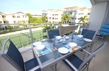 Coolum Seaside Apartments Отели в г. Кулум Бич