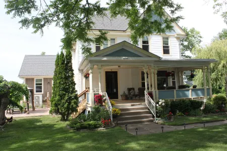 Green Oaks B&B Отели рядом с достопримечательностью «Сентенниал Лилак Гарден»