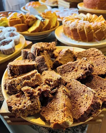 Mova Hotel d'Oeste - Localizado em Frente a Praça Principal da Cidade, na área Central - Pé na Praça Отели в г. Посус-ди-Калдас