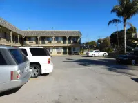 Continental Lodge - Parking