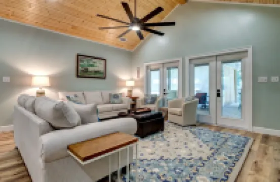 終於 - 1011馬奎特廣場4卧室家庭住宅，由RedAwning提供 多芬島酒店