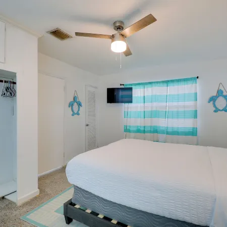 3 Mi to Beach: Quaint Home w/ Patio in Hollywood