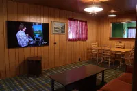 Hicksville Pines Chalets & Motel