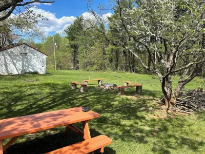 Tuggle's Gap Roadside Inn - Blue Ridge Parkway Hotels in der Nähe von A Little Monkey Business