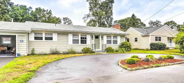 Charming Old Saybrook Cottage < 1 Mi to Beach Hotels in Middlesex County